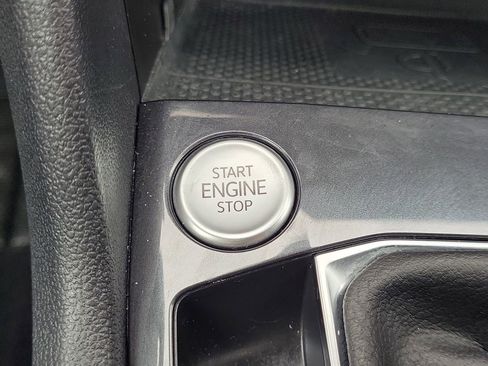 Used 2022 Volkswagen Tiguan SE R-Line image 21