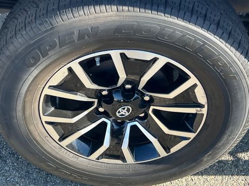 Used 2021 Toyota Tacoma TRD Sport w/ TRD Premium Sport Package image 17