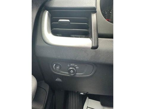 Used 2023 GMC Terrain SLE w/ Driver Convenience Package FWD image 30