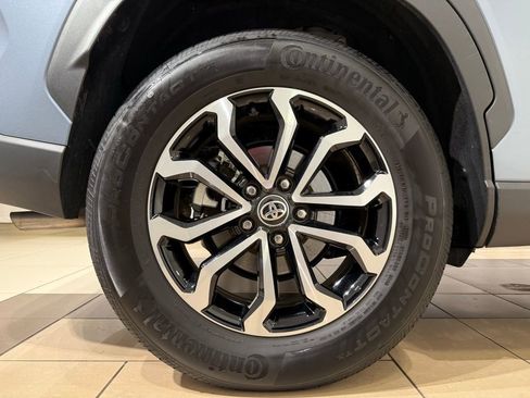 Used 2025 Toyota Corolla Cross AWD Hybrid w/ Moonroof Package image 9