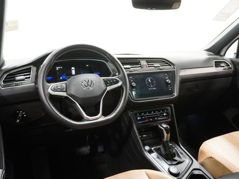 Used 2023 Volkswagen Tiguan SE image 15