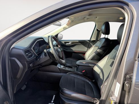 Used 2022 Ford Escape SEL w/ SEL Stealth AWD Package image 10