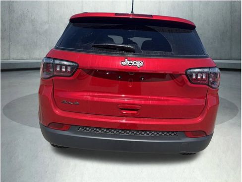 New 2025 Jeep Compass Latitude w/ Sun & Sound Group AWD/4WD image 7