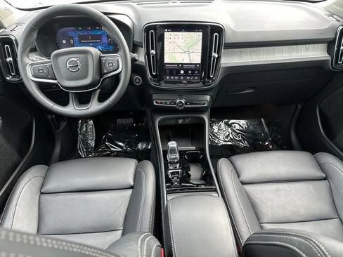 Certified 2024 Volvo XC40 B5 Plus w/ Protection Package Premier AWD/4WD image 15