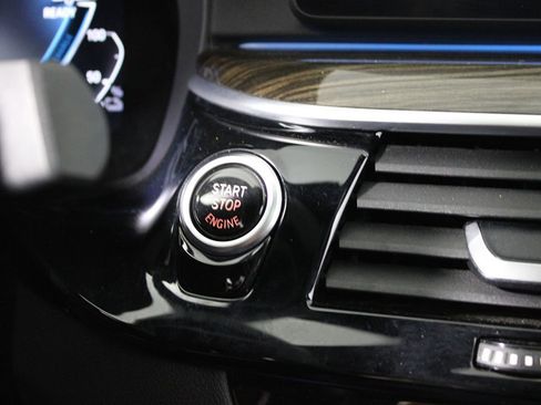 Used 2023 BMW 530e w/ M Sport Package image 9