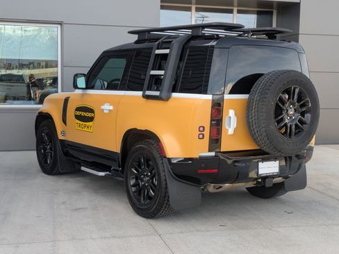 Certified 2023 Land Rover Defender 90 X-Dynamic SE image 10