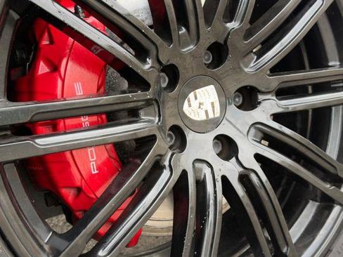 Used 2015 Porsche Cayenne Turbo image 6