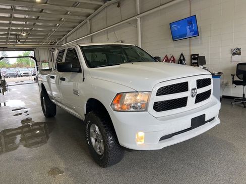 Used 2017 RAM 1500 Express AWD/4WD image 2