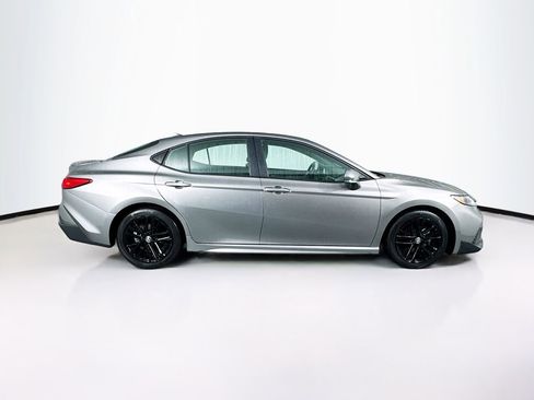 Used 2025 Toyota Camry SE image 11