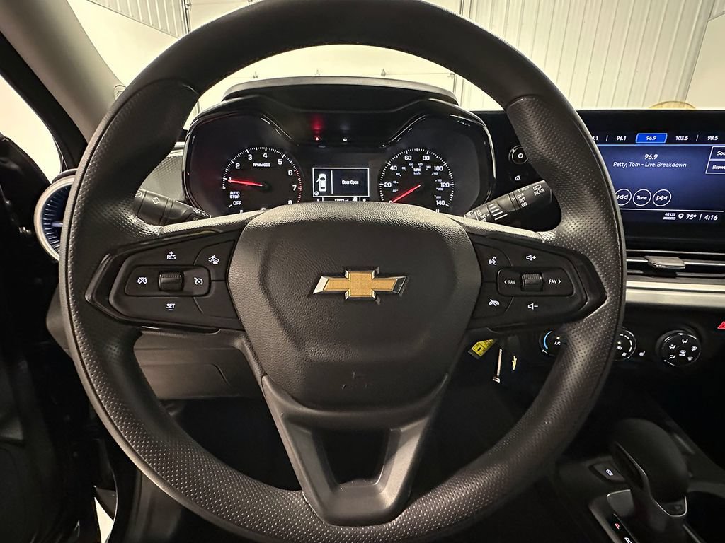 Used 2024 Chevrolet Trax LS w/ LS Convenience Package FWD image 29