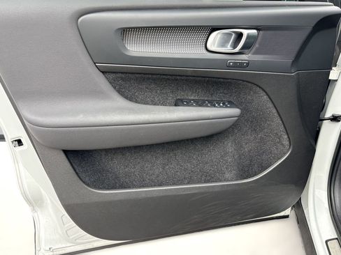 Certified 2023 Volvo XC40 B5 Plus w/ Climate Package image 18