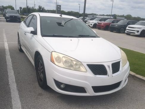Used 2010 Pontiac G6 Sedan FWD image 2