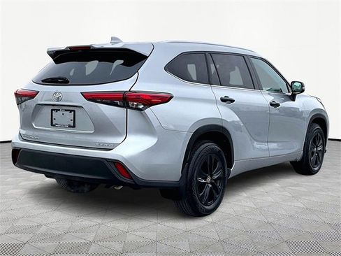 Used 2020 Toyota Highlander XLE image 6