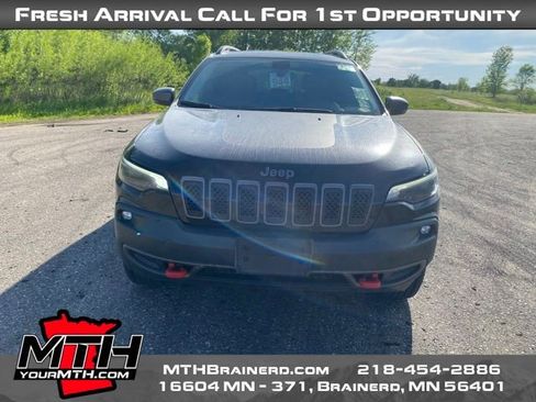 Used 2019 Jeep Cherokee Trailhawk w/ Cold Weather Group AWD/4WD image 2