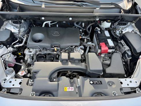 Used 2022 Toyota RAV4 XLE w/ Convenience Package AWD/4WD image 9