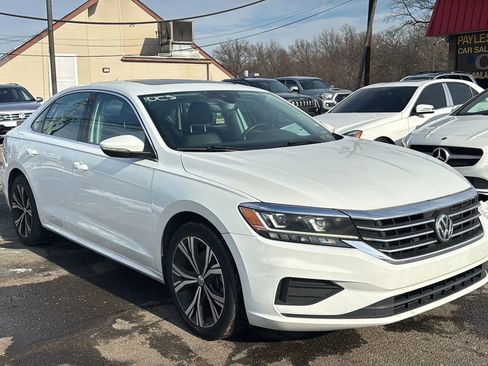 Used 2021 Volkswagen Passat 2.0T SE image 3