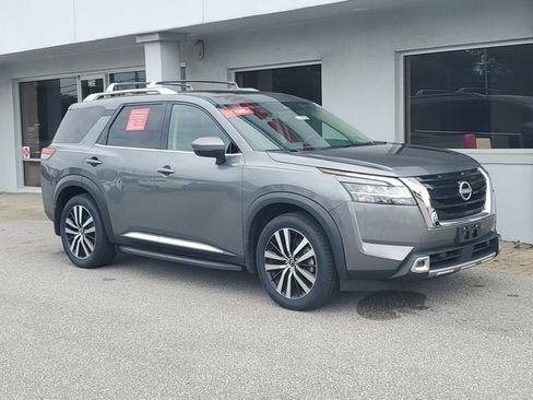 Certified 2023 Nissan Pathfinder Platinum w/ Cargo Package AWD/4WD image 37