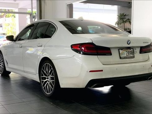 Used 2021 BMW 530e w/ Premium Package RWD image 5