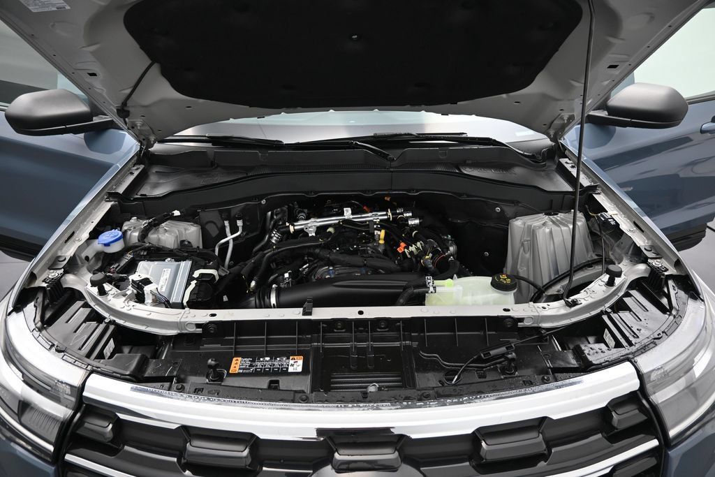 Used 2026 Ford Explorer Active AWD/4WD image 32