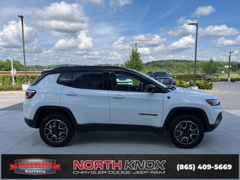 Used 2024 Jeep Compass Trailhawk image 21