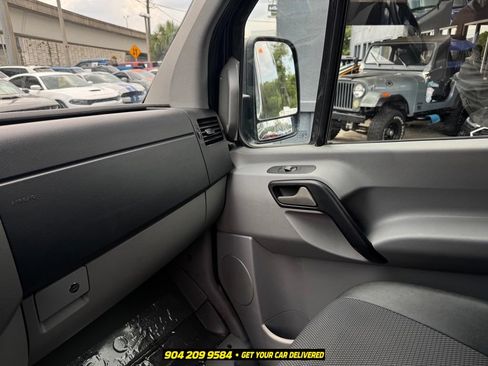 Used 2018 Mercedes-Benz Sprinter 2500 image 17