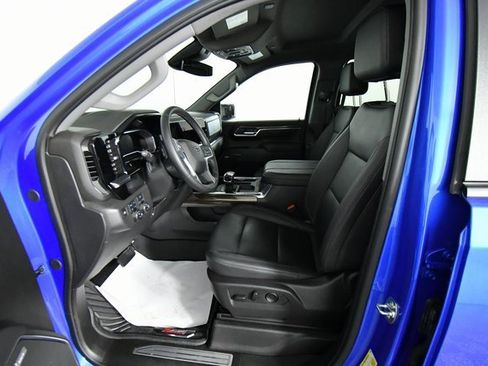 Used 2025 Chevrolet Silverado 1500 LT Trail Boss w/ Convenience Package II image 5