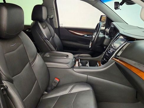 Used 2019 Cadillac Escalade Luxury AWD/4WD image 26