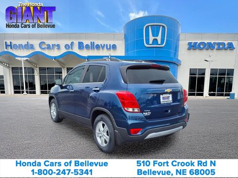 Used 2020 Chevrolet Trax LT w/ LT Convenience Package FWD image 3