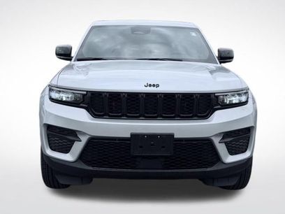 Used 2025 Jeep Grand Cherokee Altitude