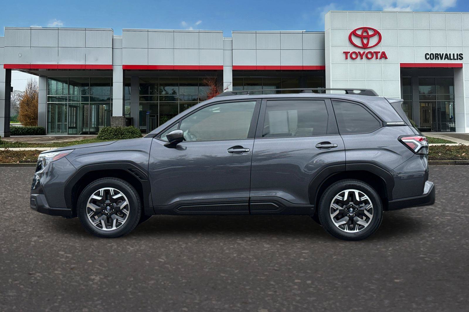 Used 2025 Subaru Forester Premium AWD/4WD image 7