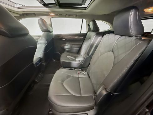 Certified 2021 Toyota Highlander Platinum image 24