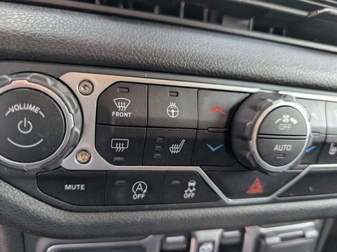 Used 2025 Jeep Wrangler Unlimited Sport AWD/4WD image 4