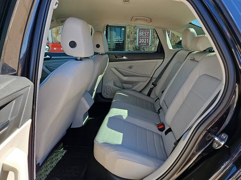 Used 2023 Volkswagen Jetta SE image 8