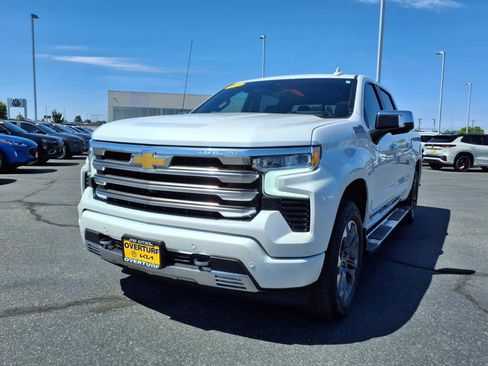 Used 2022 Chevrolet Silverado 1500 High Country w/ Technology Package image 3