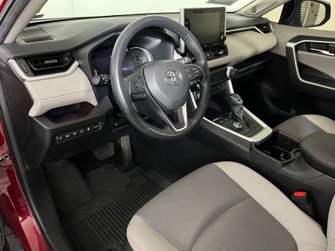 Used 2022 Toyota RAV4 Limited image 3