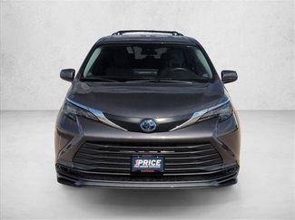 Used 2025 Toyota Sienna LE FWD video 2