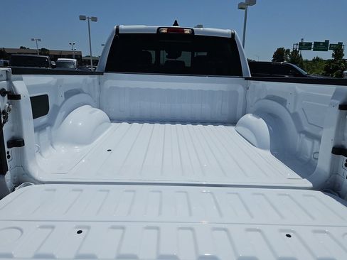 Used 2025 RAM 1500 Big Horn AWD/4WD image 8