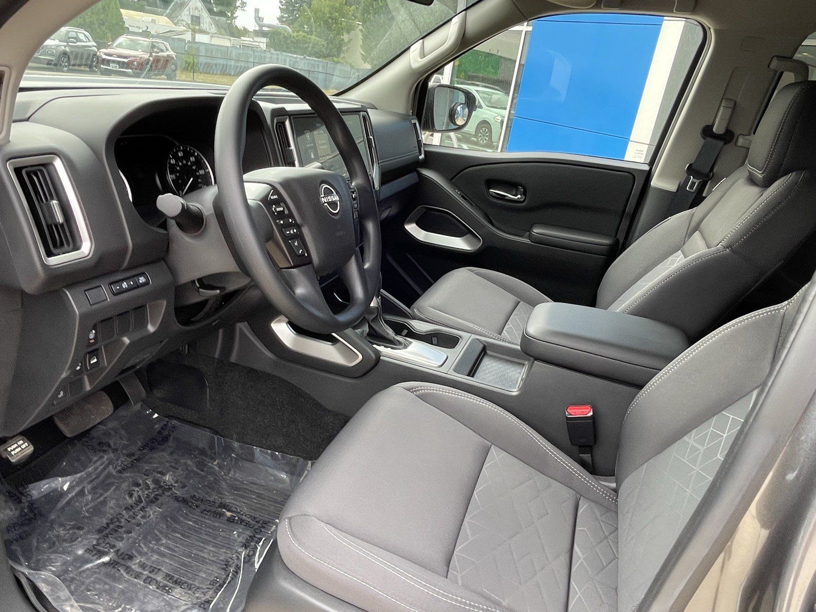 Used 2025 Nissan Frontier SV AWD/4WD image 10