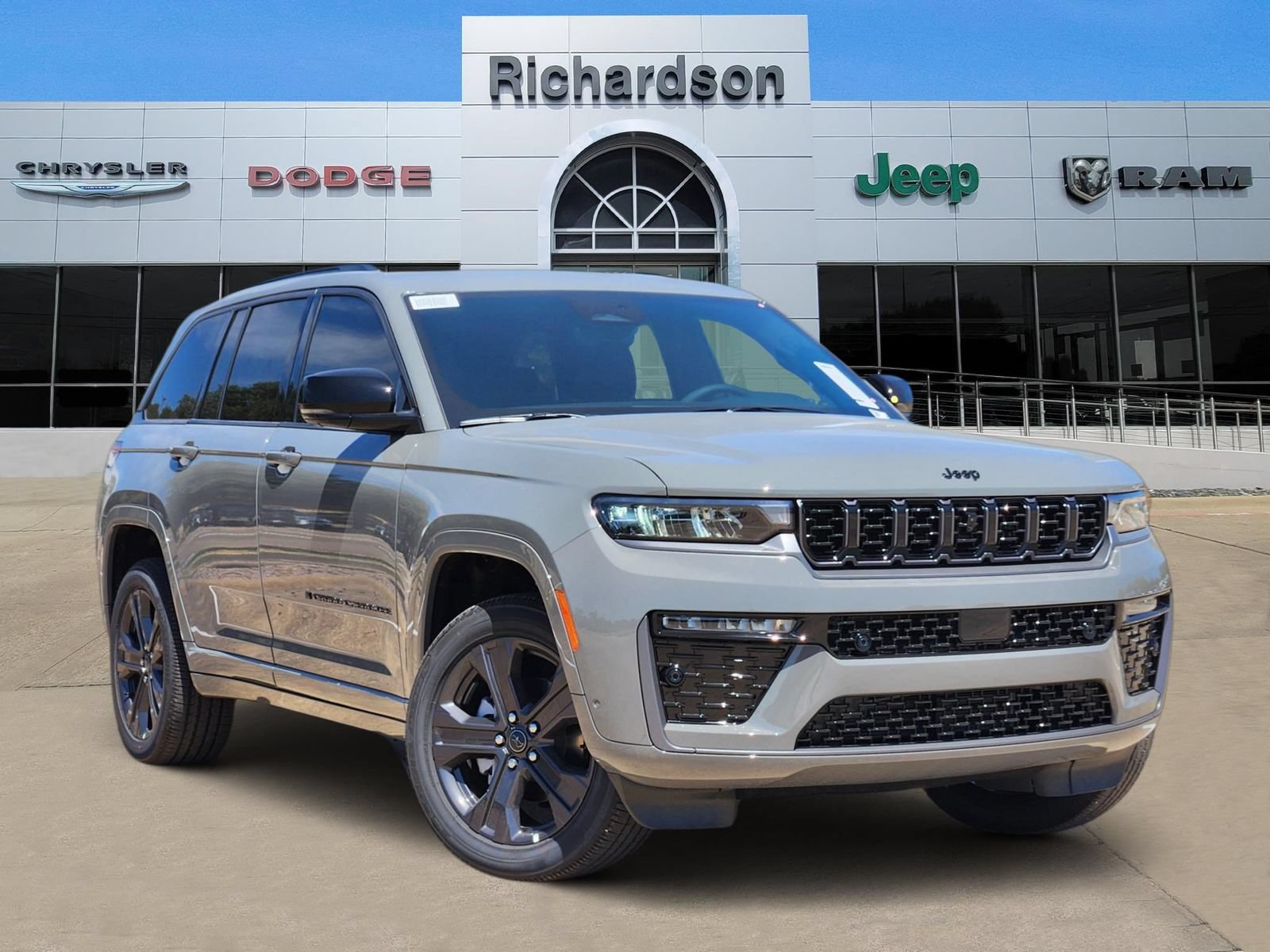 New 2027 Jeep Grand Cherokee Limited AWD/4WD image 1