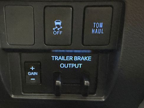 Used 2019 Toyota Tundra SR5 w/ SR5 Upgrade Package image 19