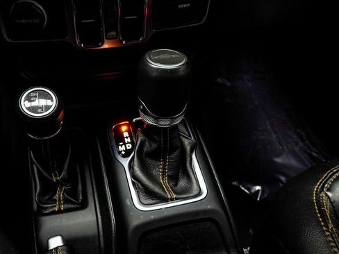 Used 2022 Jeep Gladiator Overland image 19