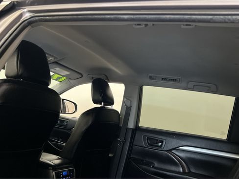 Used 2019 Toyota Highlander Plus AWD/4WD image 23