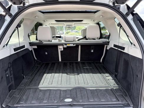 Used 2025 Land Rover Discovery S AWD/4WD image 8
