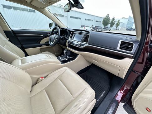 Used 2015 Toyota Highlander Limited Platinum AWD/4WD image 29