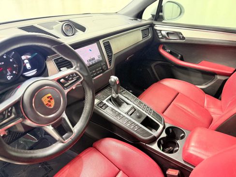 Used 2018 Porsche Macan GTS image 19