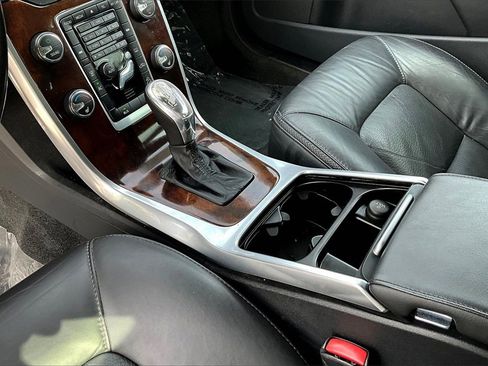 Used 2013 Volvo XC70 3.2 image 12