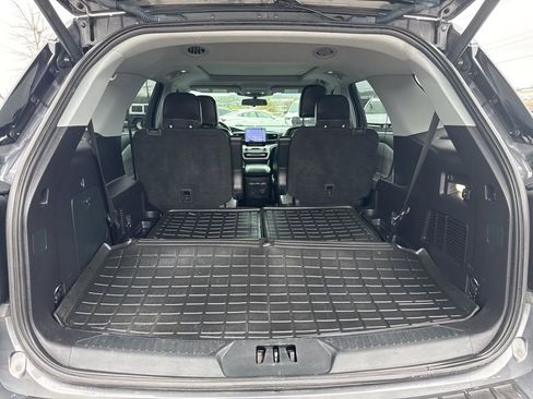 Used 2021 Ford Explorer XLT w/ Equipment Group 202A RWD image 24