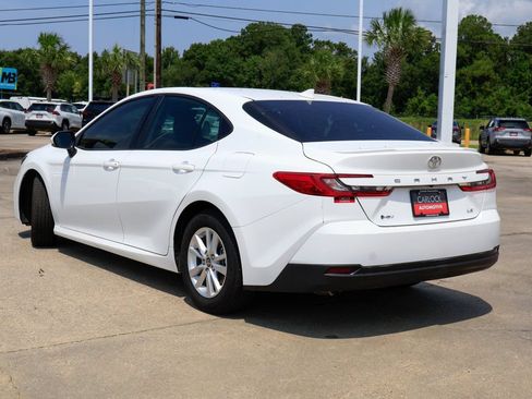 Used 2025 Toyota Camry LE w/ Convenience Package FWD image 21