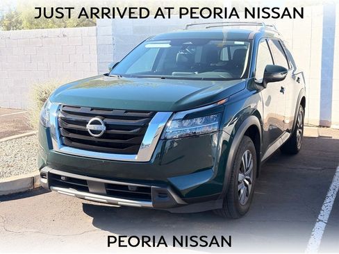 Certified 2023 Nissan Pathfinder SL FWD image 1