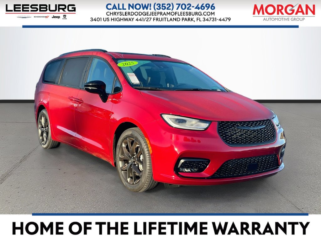 Used 2025 Chrysler Pacifica Limited FWD image 1